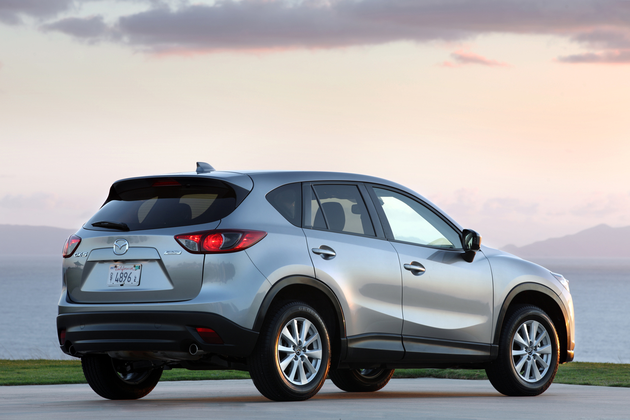 So sánh xe Mazda CX5 2014 và Hyundai Santa Fe 2015 Đối thủ xứng tầm phân  khúc CUV 5 chỗ