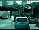 Mercedes đập xe trong phim Die Hard