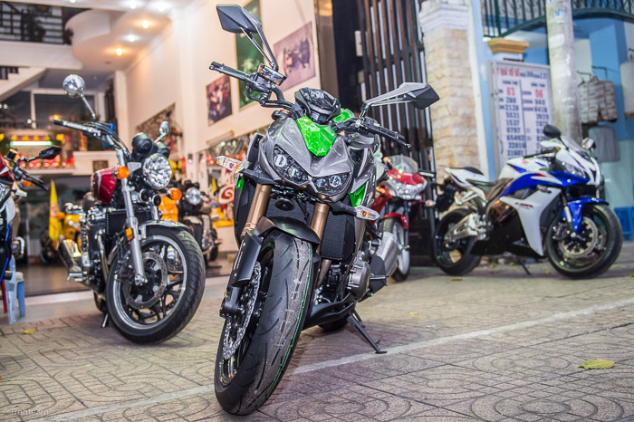 Cận cảnh Kawasaki Z1000 2014 đầu tiên tại Việt Nam