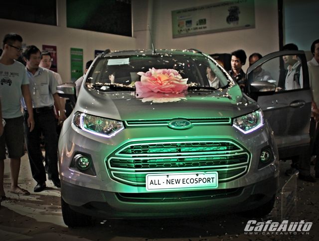 Ford EcoSport ra mắt tại Sài Gòn, giá từ 606 triệu đồng