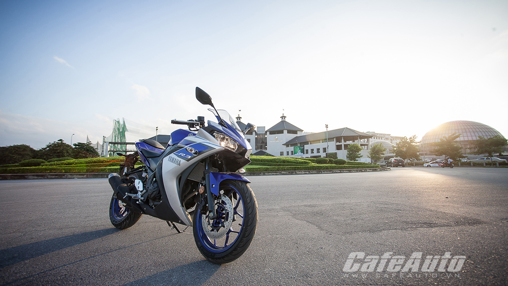 Cầm lái Yamaha YZF-R3: Sport-bike đô thị đúng điệu 