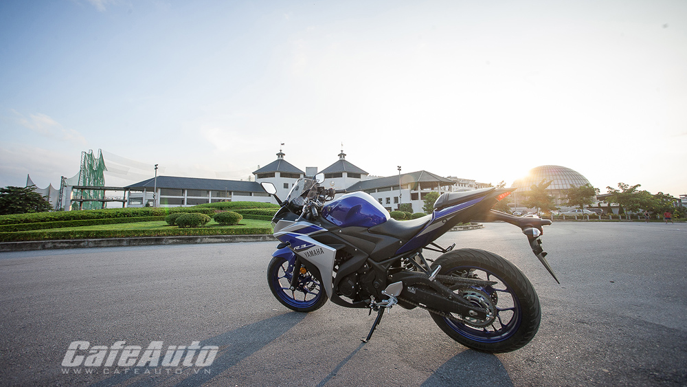 Cầm lái Yamaha YZF-R3: Sport-bike đô thị đúng điệu 
