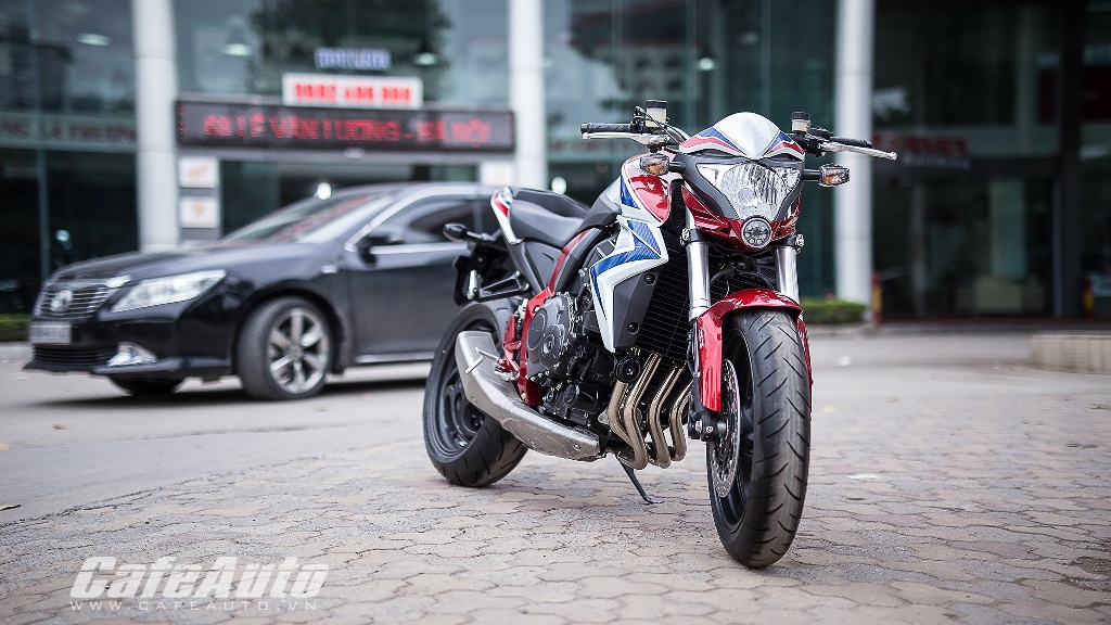  Ver el primer Honda CB1 0R en Hanoi