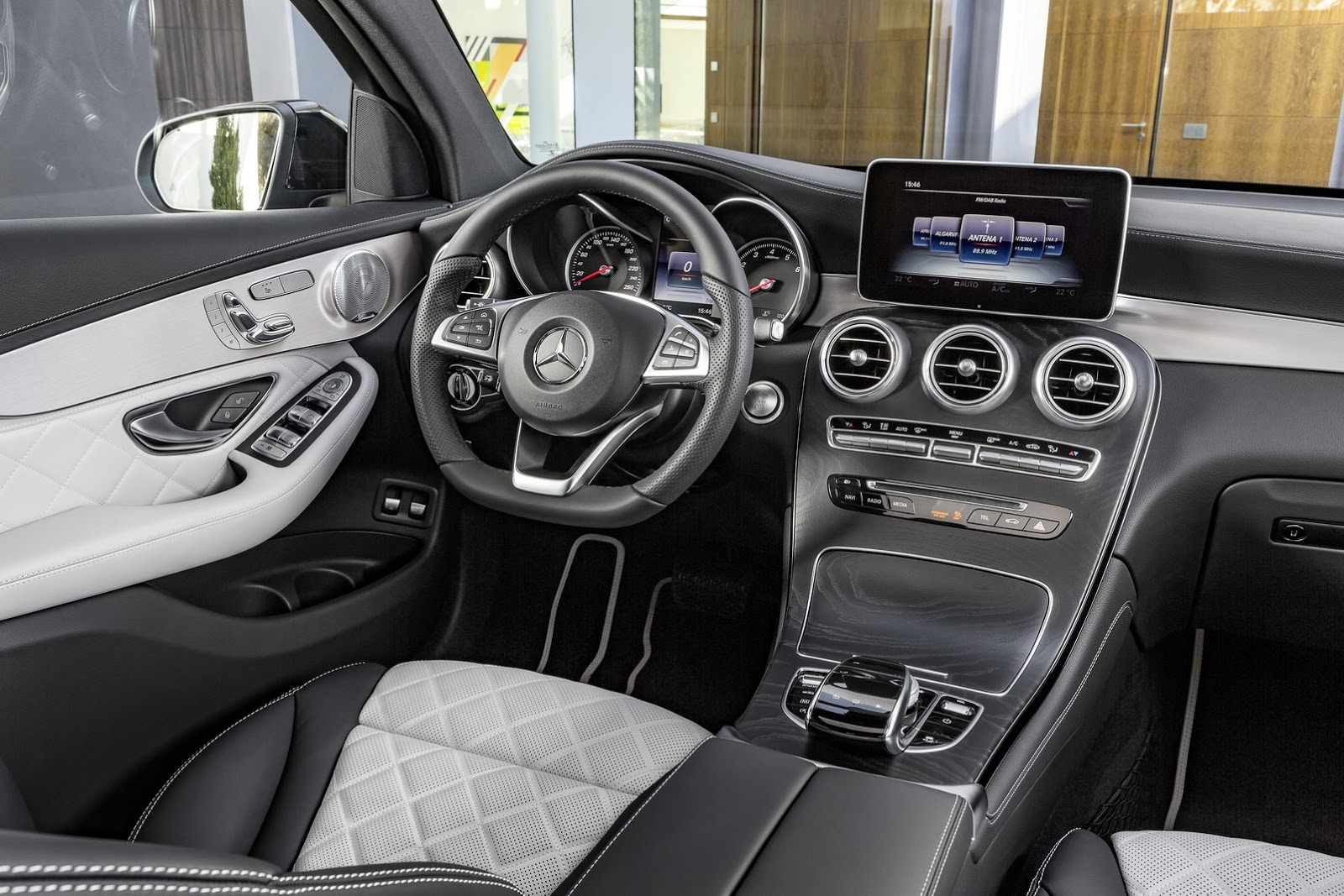Mercedes-Benz -chính- thức -sản- xuất- mẫu-GLC -Coupe.