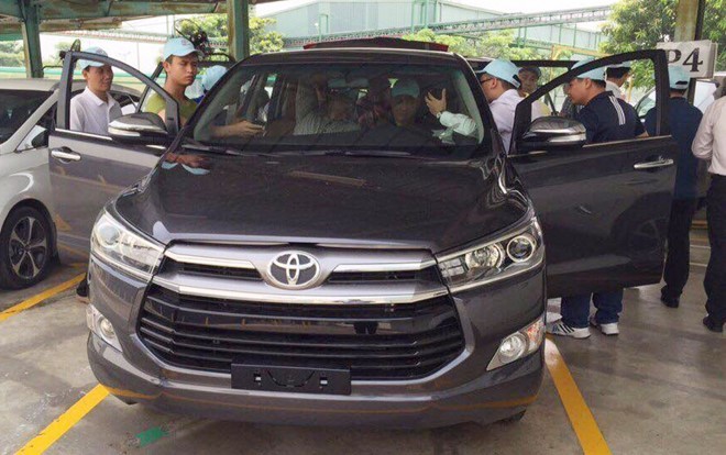 Toyota-Innova-2016-bán-đắt-như-tôm-tươi-tại-Indonesia 