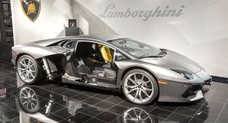 Lamborghini -mang- sợi- carbon- vào- sản- xuất- động- cơ