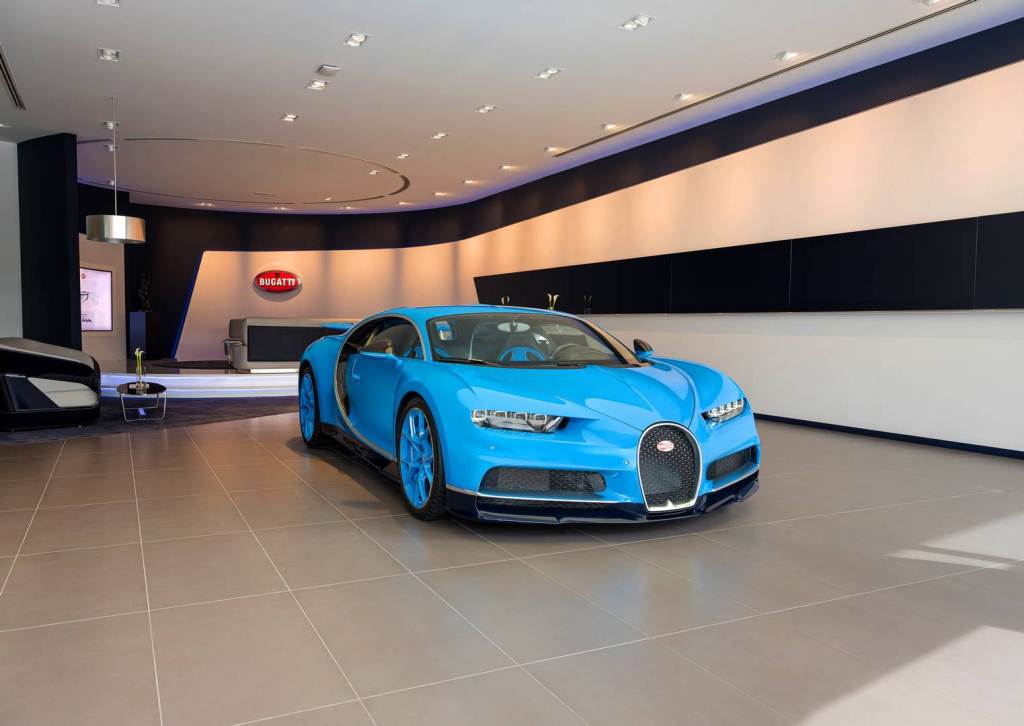 showroom-bugatti-lon-nhat-tai-dubai-chi-trung-bay-mot-xe