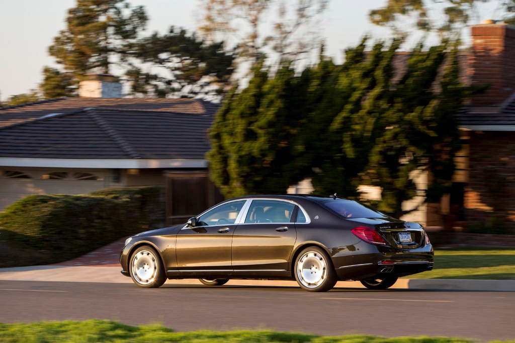 mercedes-maybach-s-class-sedan-them-trang-bi-dong-co-amg-v12