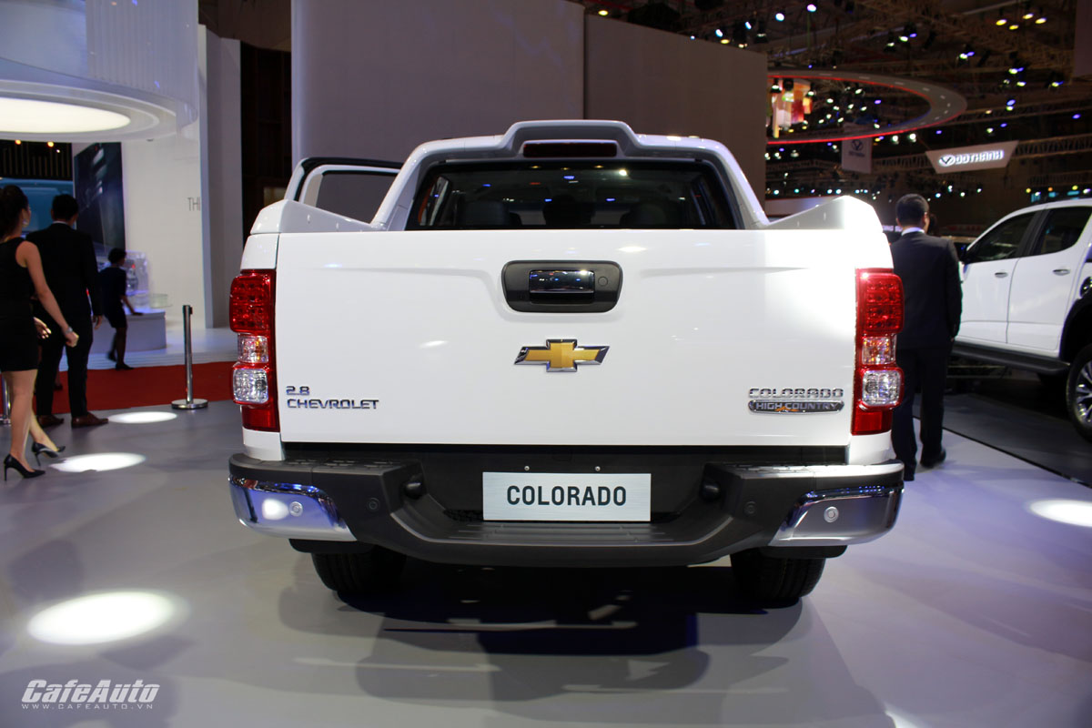 ban-tai-chevrolet-colorado-trang-bi-goi-do-cuc-ngau-tai-vms-2017