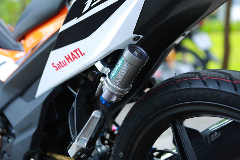 honda-sonic-150r-them-chat-choi-voi-loat-do-choi-hang-hieu