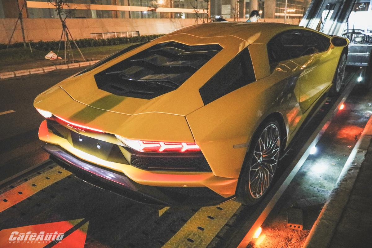 lamborghini-aventador-s-duy-nhat-tai-viet-nam-da-co-chu-gia-tren-40-ty-dong