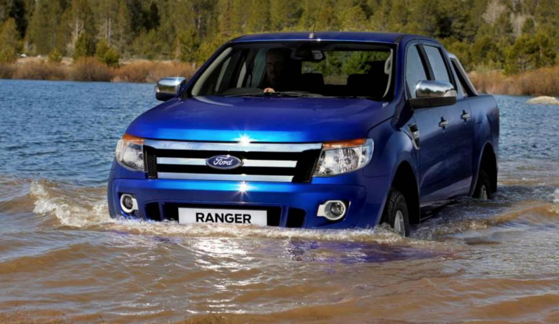 Những điều cần lưu ý khi lái xe qua đường ngập lụt
