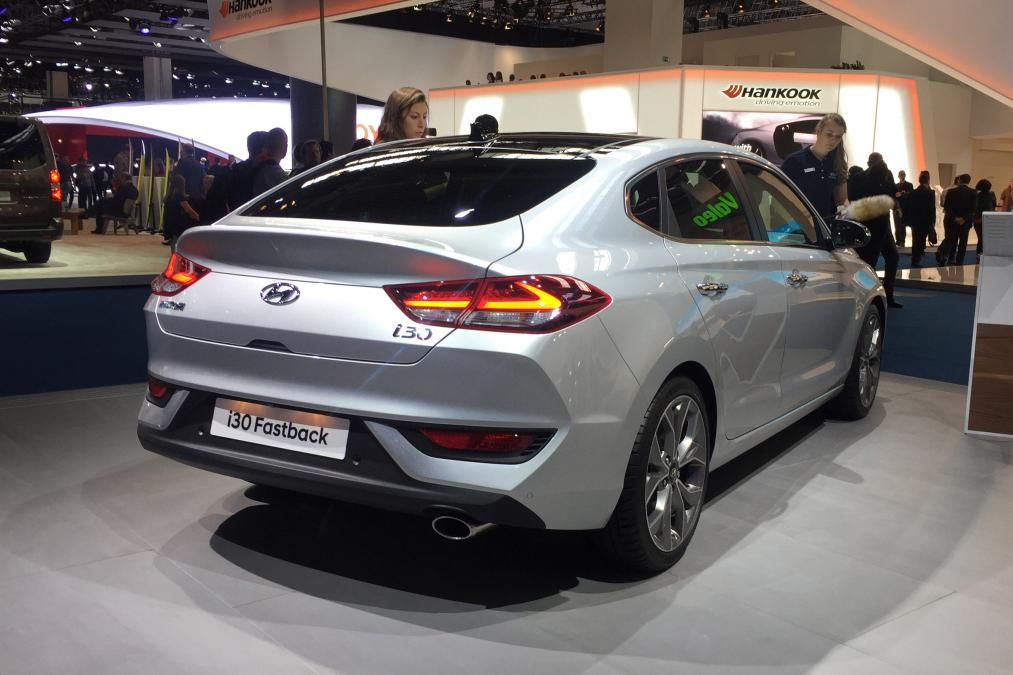 hyundai-i30-fastback-co-gia-616-trieu-dong-tai-anh-canh-tranh-toyota-corolla