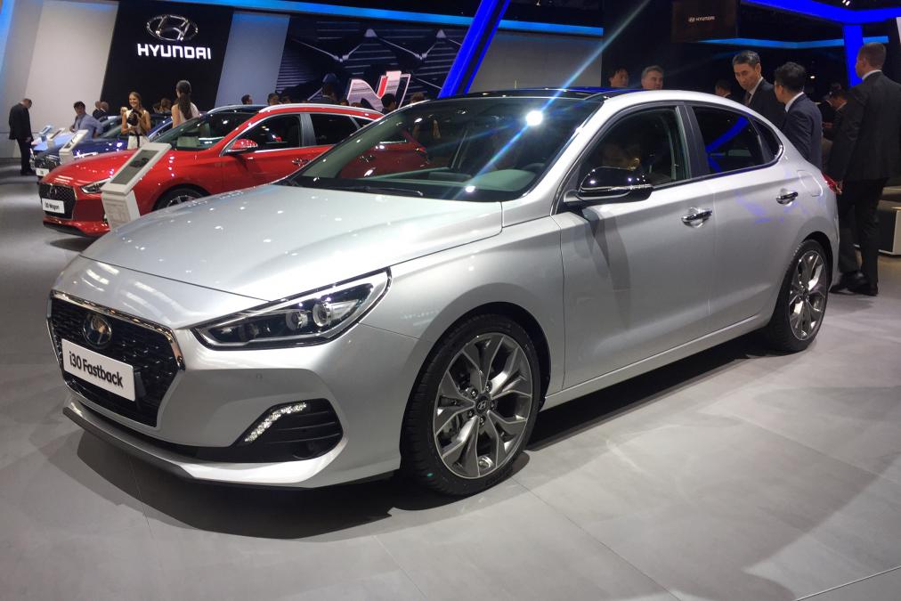 hyundai-i30-fastback-co-gia-616-trieu-dong-tai-anh-canh-tranh-toyota-corolla