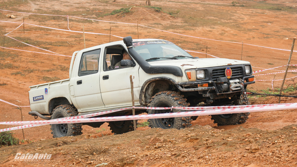 khai-mac-giai-thi-ki-nang-lai-xe-ban-tai-dia-hinh-2017-king-of-pickup-kop