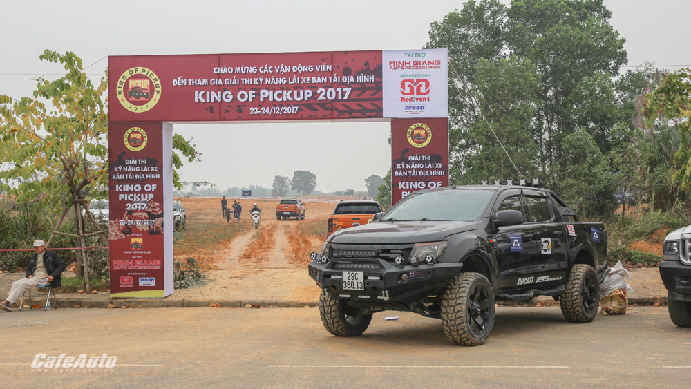 khai-mac-giai-thi-ki-nang-lai-xe-ban-tai-dia-hinh-2017-king-of-pickup-kop