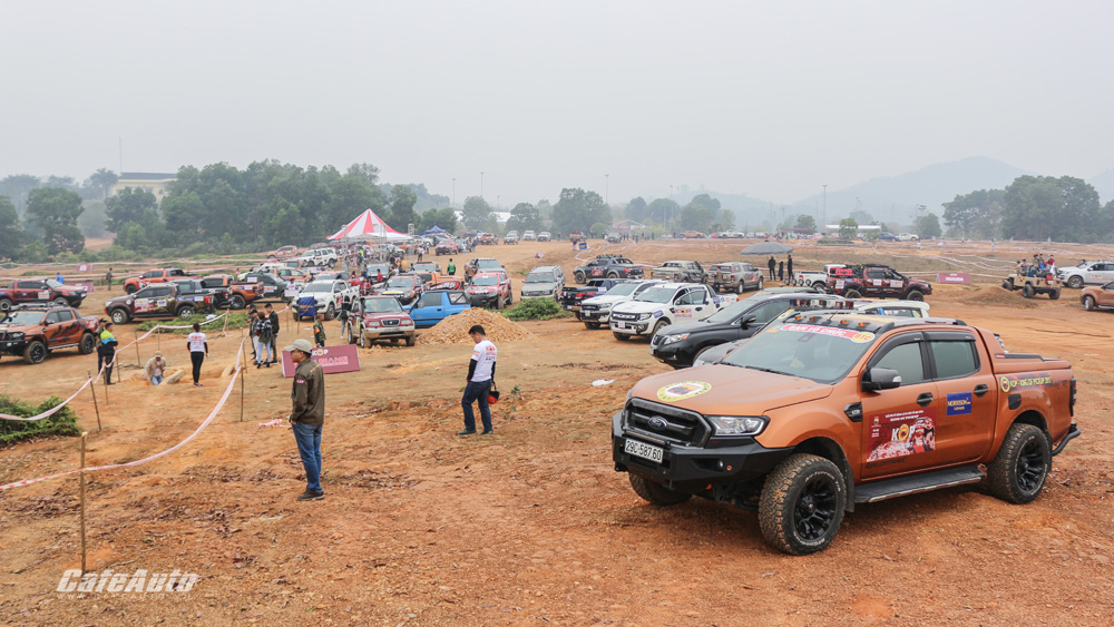 khai-mac-giai-thi-ki-nang-lai-xe-ban-tai-dia-hinh-2017-king-of-pickup-kop