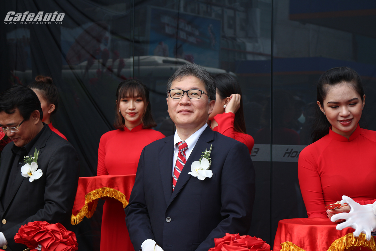Khai trương cửa hàng Honda Moto Việt Nam đầu tiên với 9 mẫu xe nhập khẩu