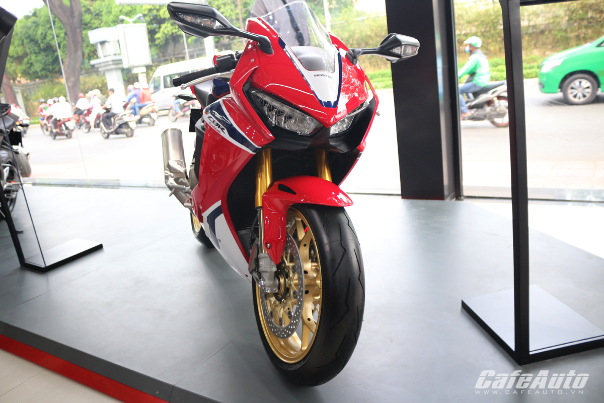 tim-hieu-honda-cbr1000rr-fireblade-sp-2018-gia-678-trieu-dong