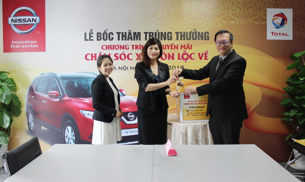 nissan-viet-nam-trao-giai-cho-khach-hang-trung-thuong-chuong-trinh-cham-soc-xe-don-loc-ve