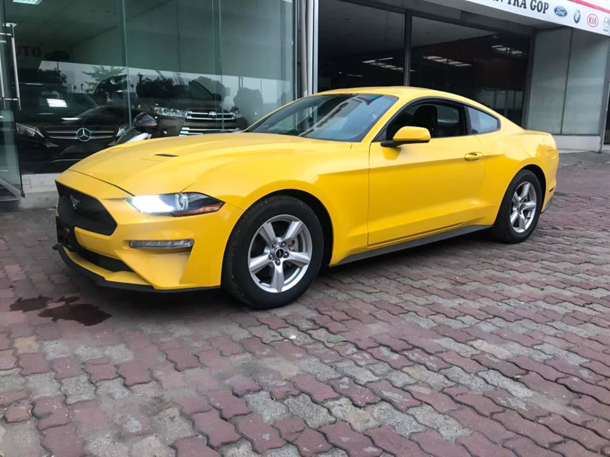 ford-mustang-2018-bat-ngo-xuat-hien-tai-viet-nam