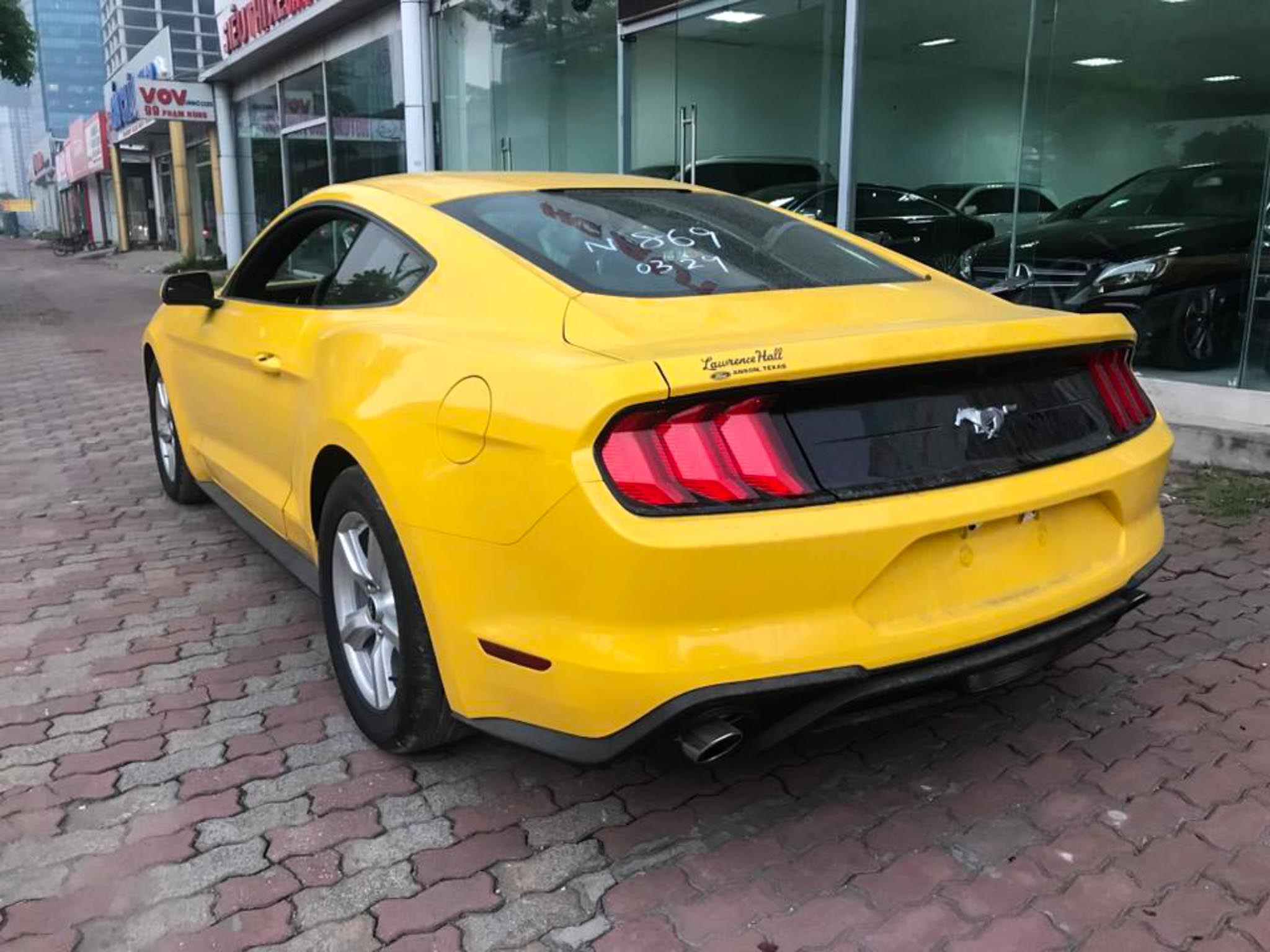 ford-mustang-2018-bat-ngo-xuat-hien-tai-viet-nam