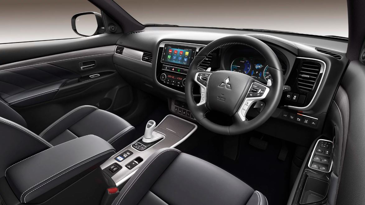  Mitsubishi Outlander PHEV lanzado, viene con un precio de venta de mil millones de dong