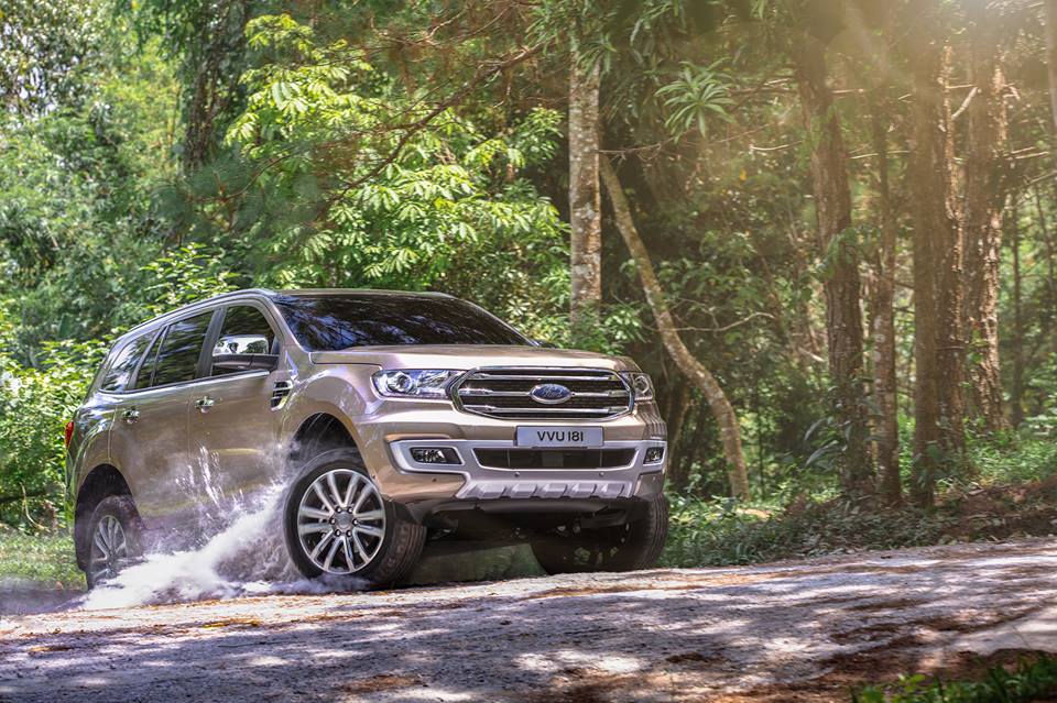 ford-everest-2018-doi-thu-cua-toyota-fortuner-ra-mat-thi-truong-vao-ngay-mai