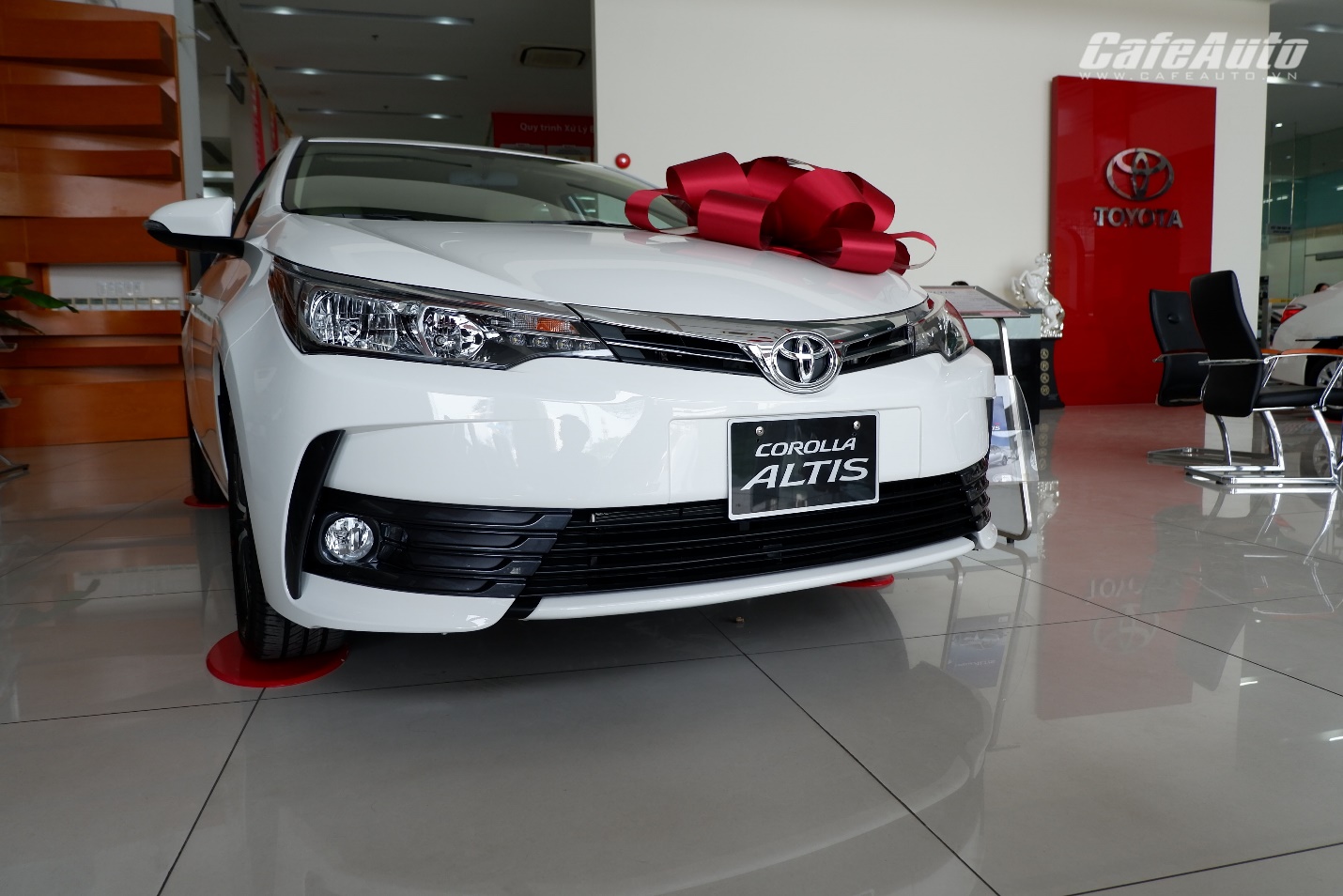 Toyota Corolla Altis phiên bản nâng cấp: bổ sung hệ thống Cruise Control, giá tăng nhẹ - ảnh 1