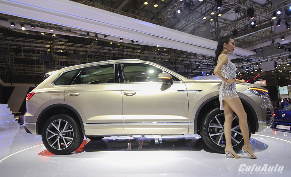 tan-binh-tran-ngap-cong-nghe-volkswagen-touareg-2018-chinh-thuc-ra-mat