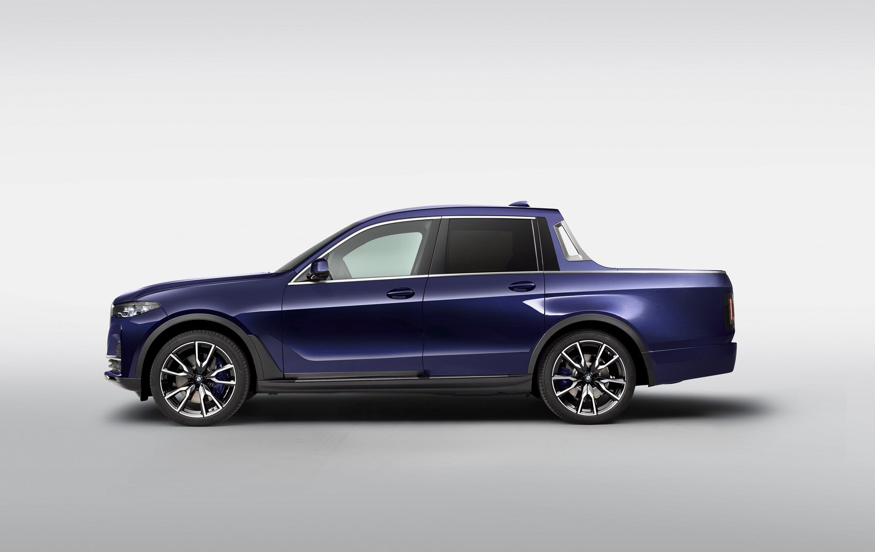 BMW “chơi trội” khi ra bản mẫu X7 phiên bản bán tải