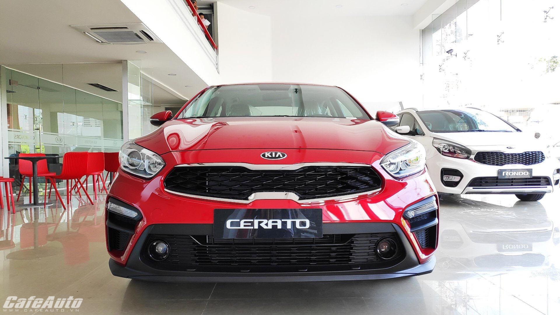 kia-cerato-2021-bat-gap-ngoai-pho-thay-doi-thiet-ke-canh-tranh-voi-hyundai-elantra