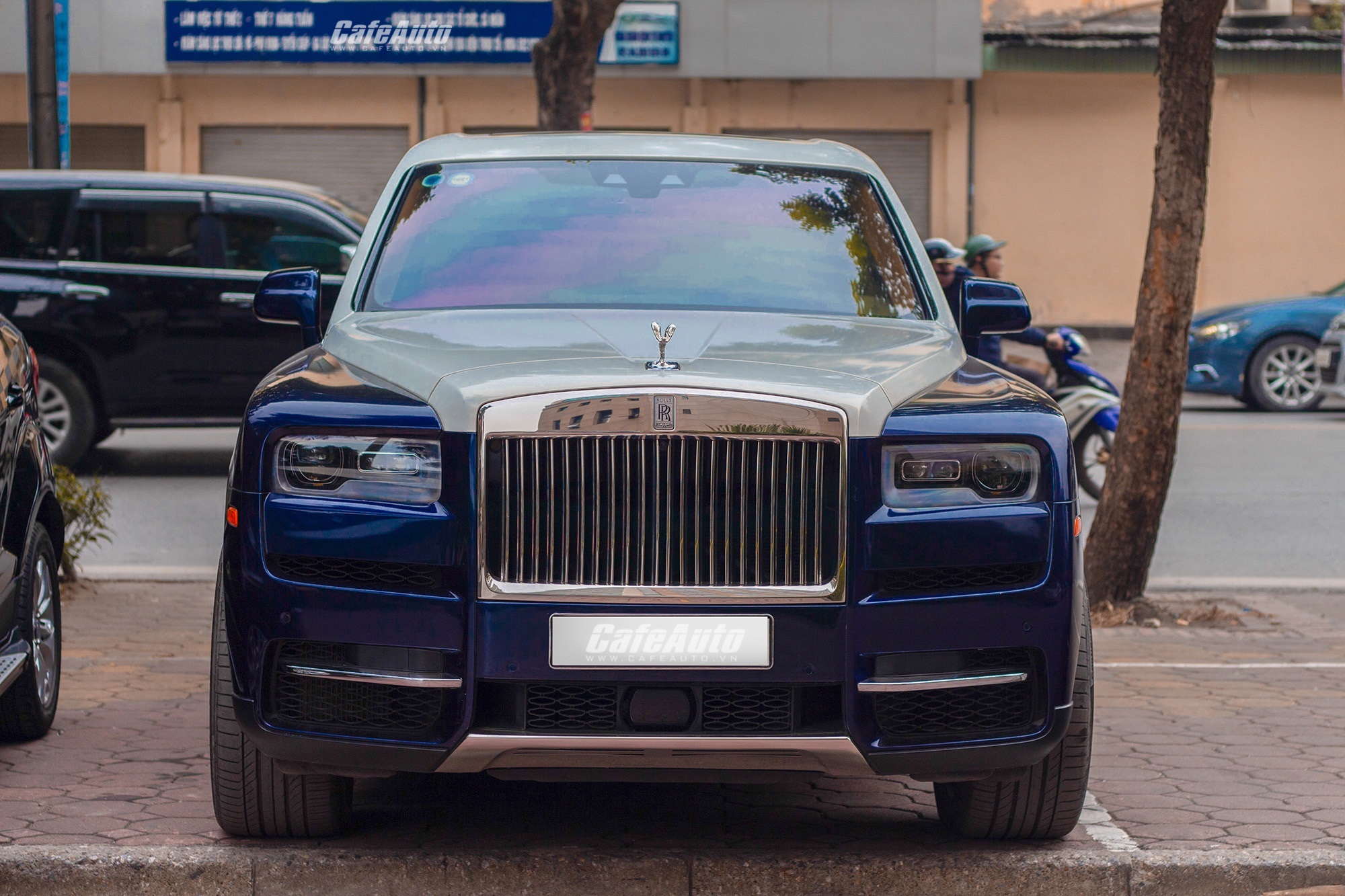 A blue and silver Rolls Royce with a United Arab Emirates number plate is  parked at the Grosvenor House Hotel in London as August see hundreds of  Middle Easterners flyingin and driving