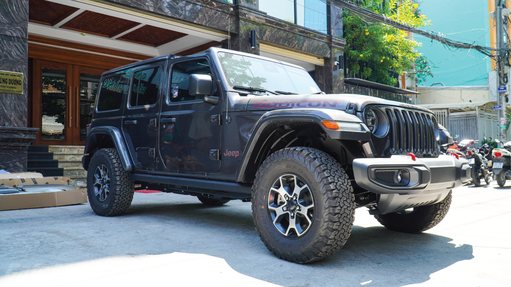 cham-mat-suv-an-choi-jeep-wrangler-unlimited-rubicon-gia-hon-4-ty-dong