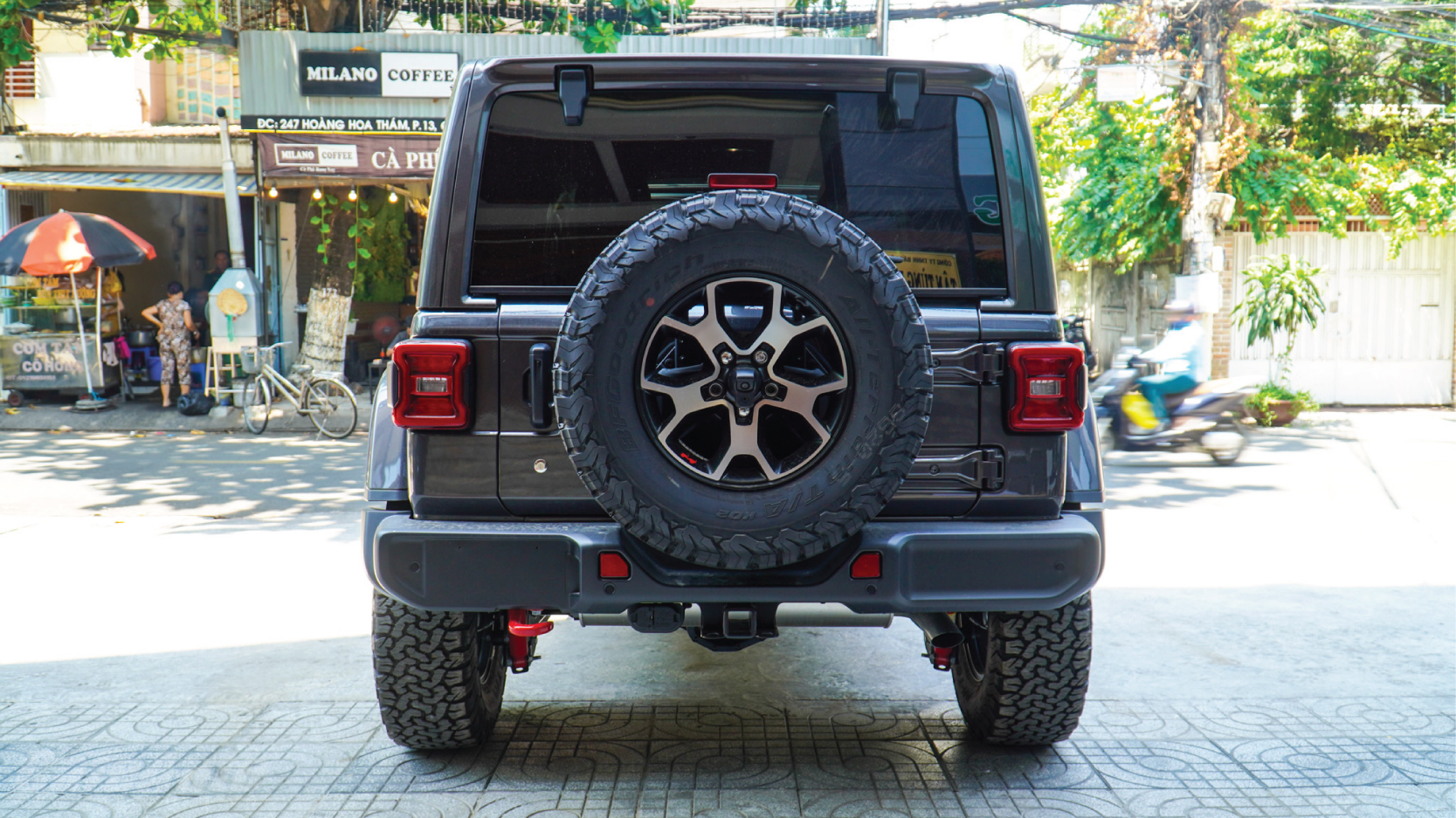 cham-mat-suv-an-choi-jeep-wrangler-unlimited-rubicon-gia-hon-4-ty-dong