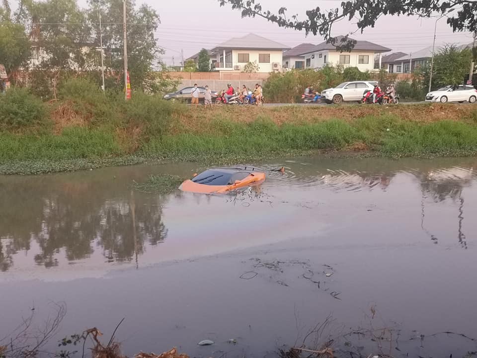 Xót xa hàng hiếm Lamborghini Gallardo Bicolore “lặn” dưới sông ở Thái Lan