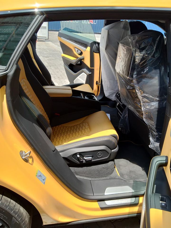 “Siêu bò” Lamborghini Urus màu vàng thứ 5 về Việt Nam, đặc biệt chỉ có 4 chỗ