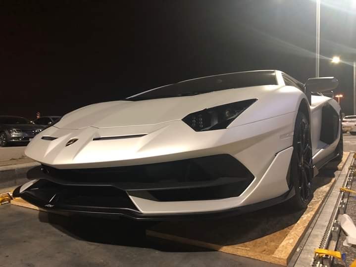 Lamborghini Aventador SVJ màu trắng bất ngờ cập cảng Đình Vũ 