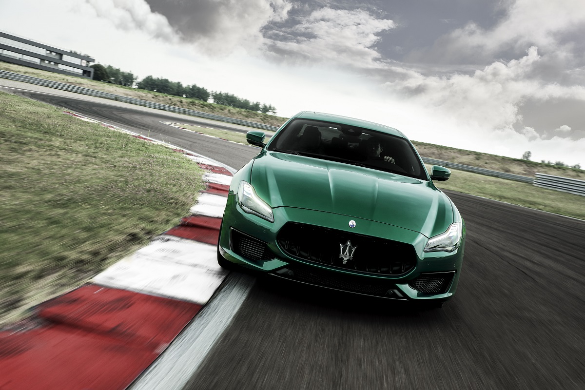 Bộ đôi Maserati Ghibli và Quattroporte Trofeo trình làng động cơ khủng, tốc độ ngang ngửa Ferrari