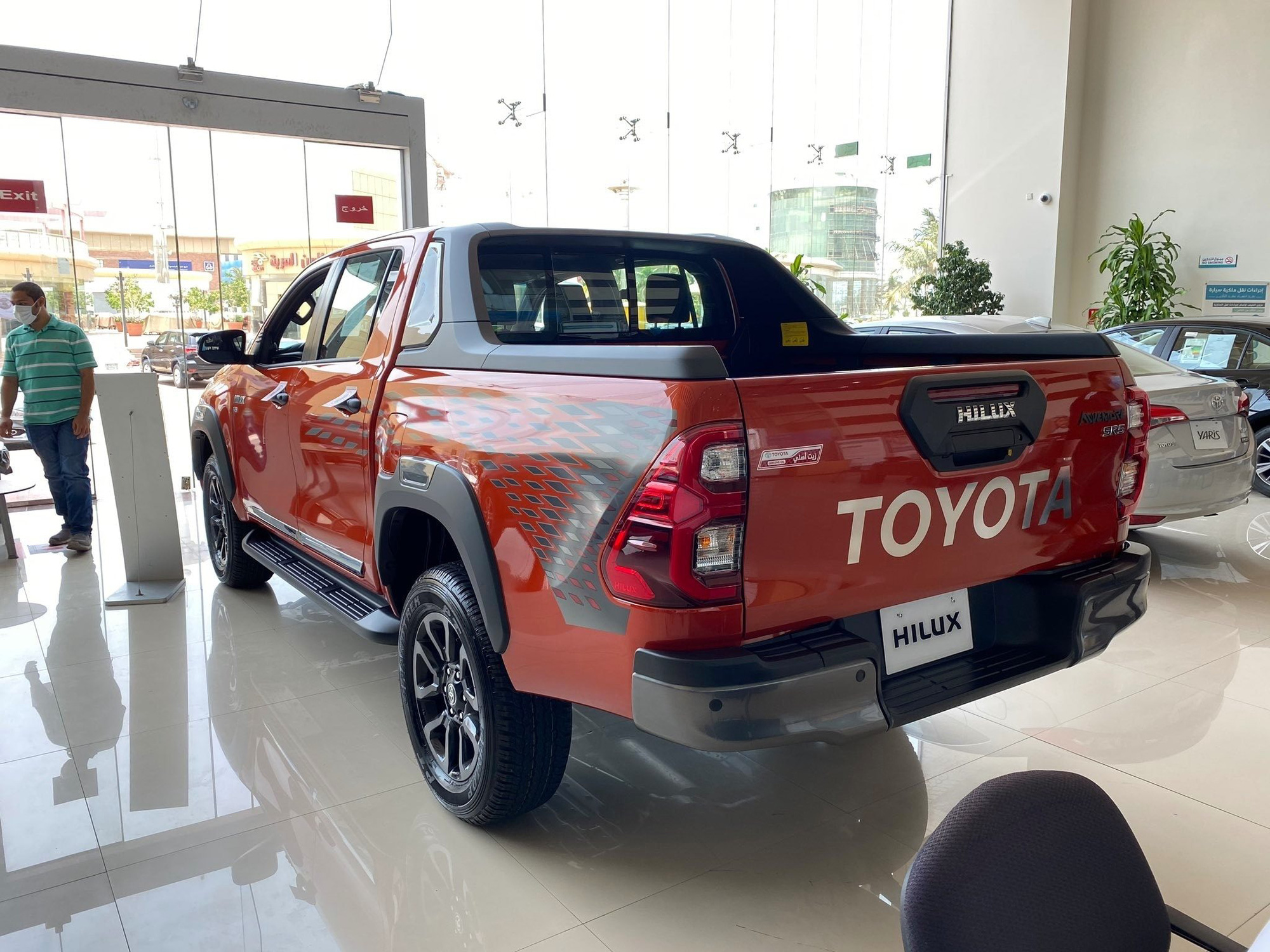 Đại lý nhận đặt cọc Toyota Hilux đời mới, kỳ vọng tạo “cú hích” doanh số cuối năm 2020