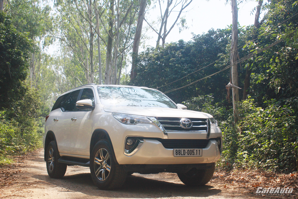 toyota-hilux-gan-ve-viet-nam-lieu-co-kem-lac