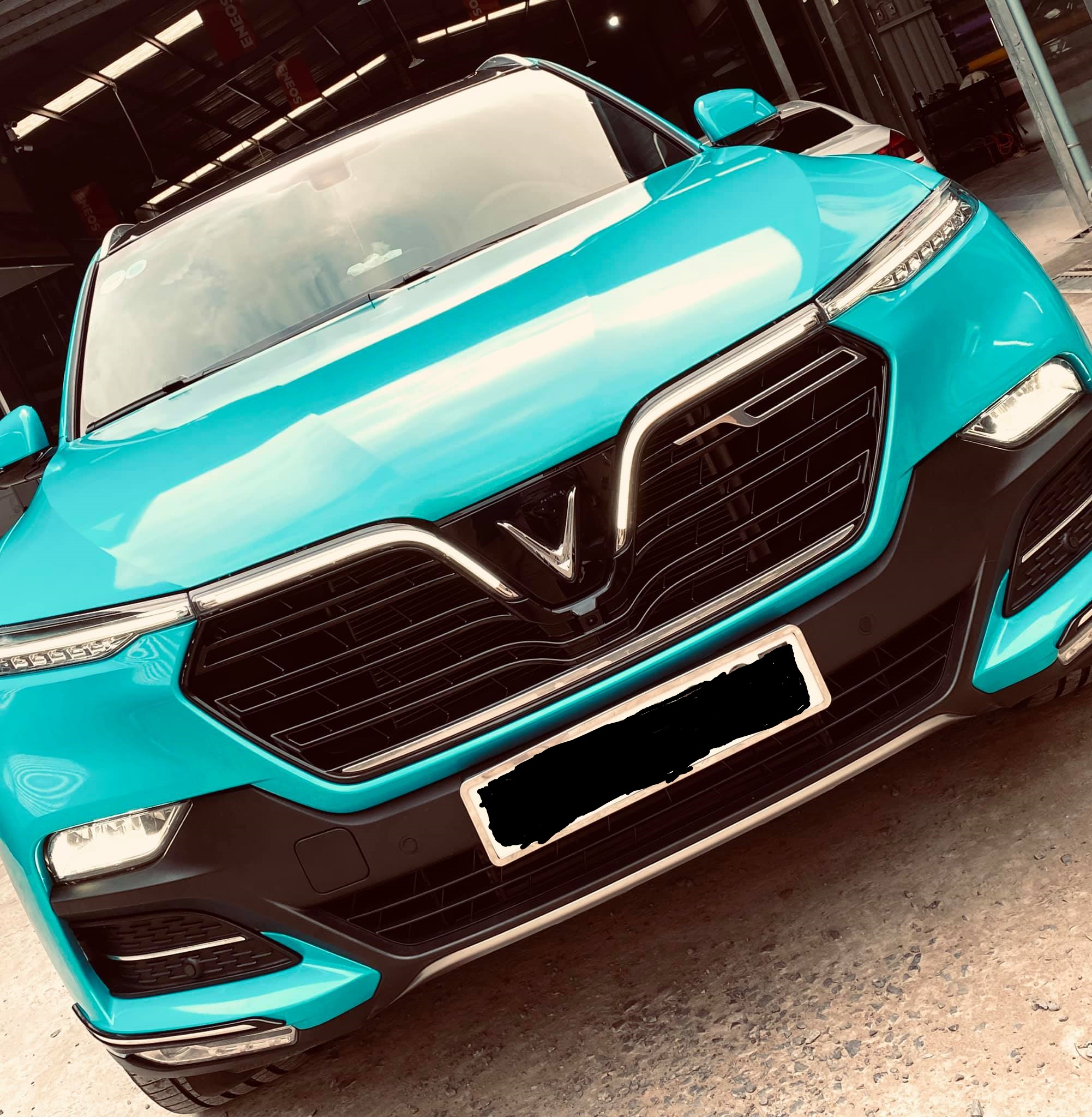 Bắt trend đổi màu xe, VinFast LUX SA2.0 thay bộ cánh màu xanh cực chất tại Sài Gòn