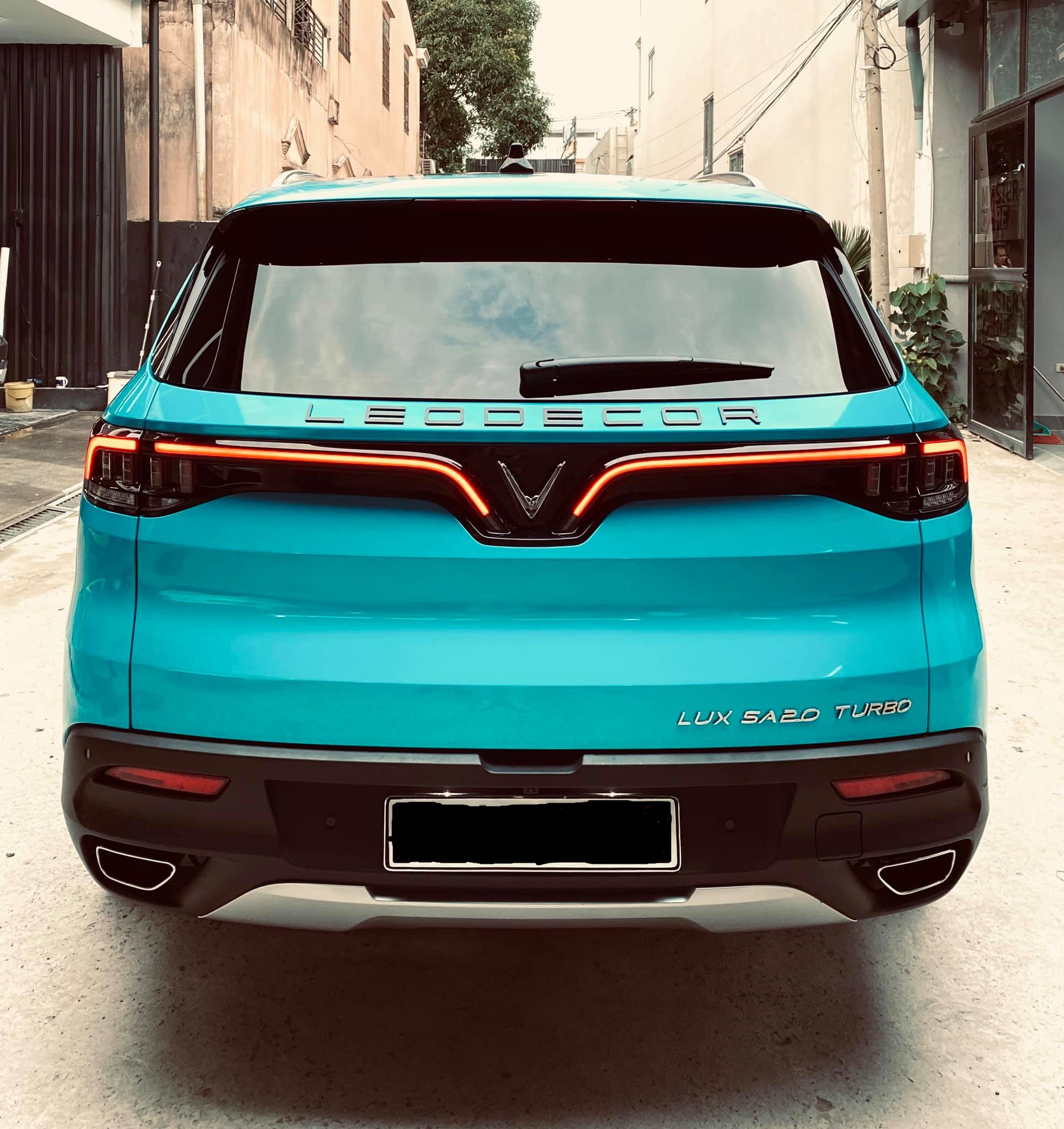 Bắt trend đổi màu xe, VinFast LUX SA2.0 thay bộ cánh màu xanh cực chất tại Sài Gòn