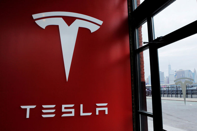 Cổ phiếu Tesla vượt mốc 2.000 USD
