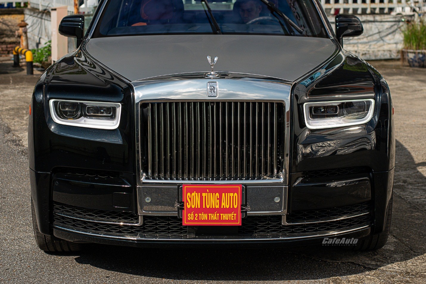 Khám phá RollsRoyce Phantom 8 màu đen duy nhất Việt Nam đỉnh cao của sự  sang trọng có giá lên tới hơn 80 tỷ  CafeAutoVn
