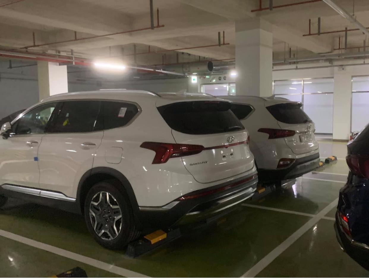 Hyundai SantaFe 2021 bất ngờ lộ diện tại Việt Nam, gây áp lực cho Kia ...